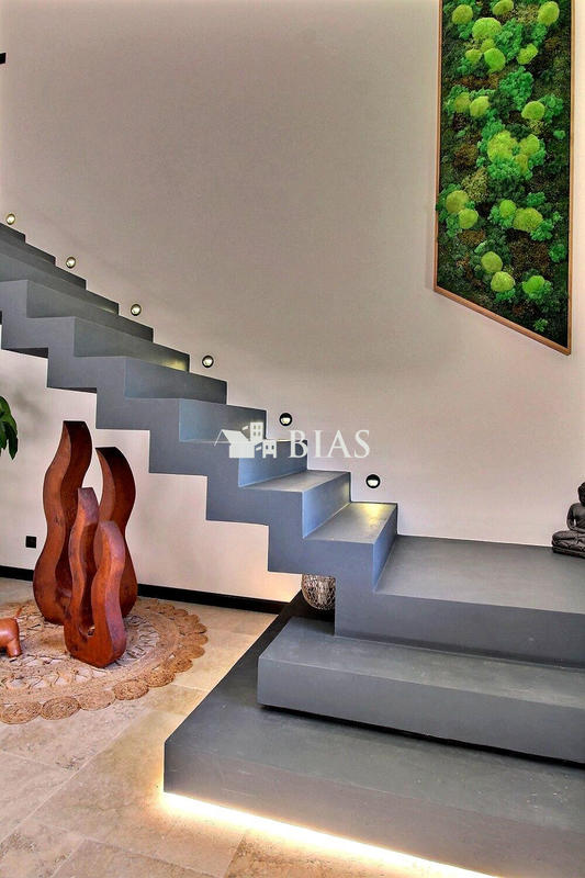 Maison - 272 m² - 7 pièces