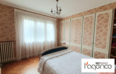 Maison traditionnelle - 180 m² - 7 pièces