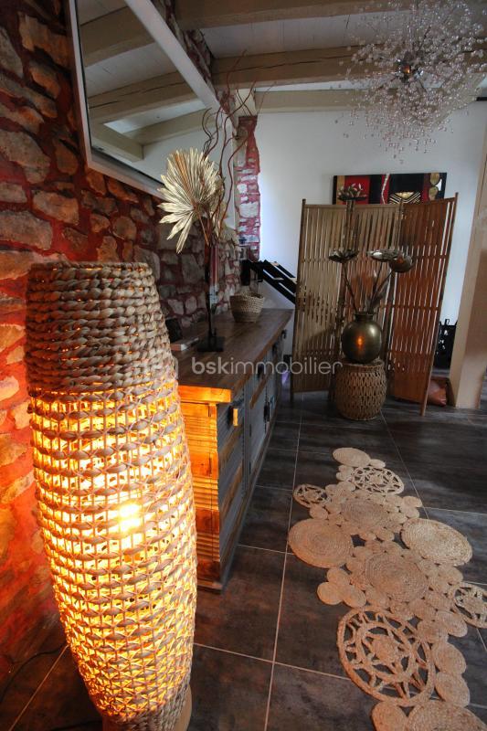 Demeure - 300 m² - 14 pièces