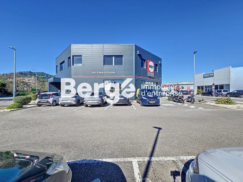 Local commercial - 213 m²