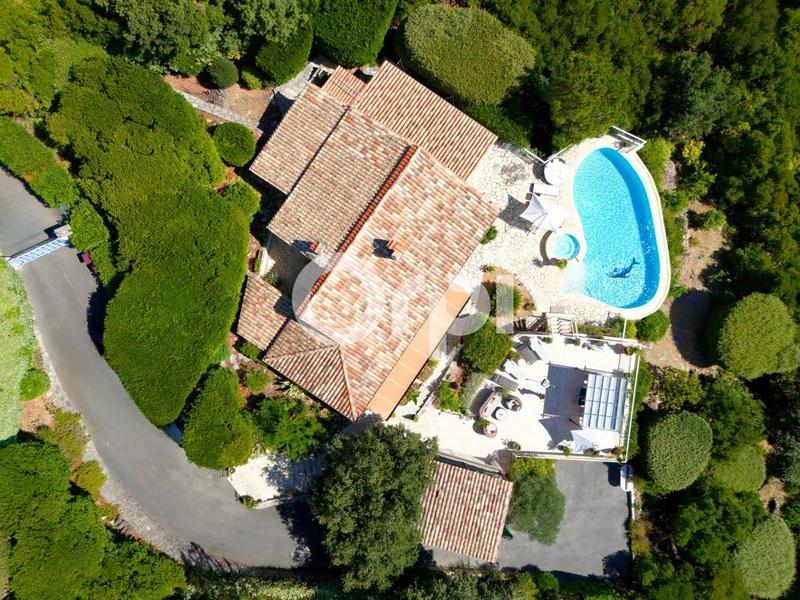 Maison - 200 m² - 5 pièces