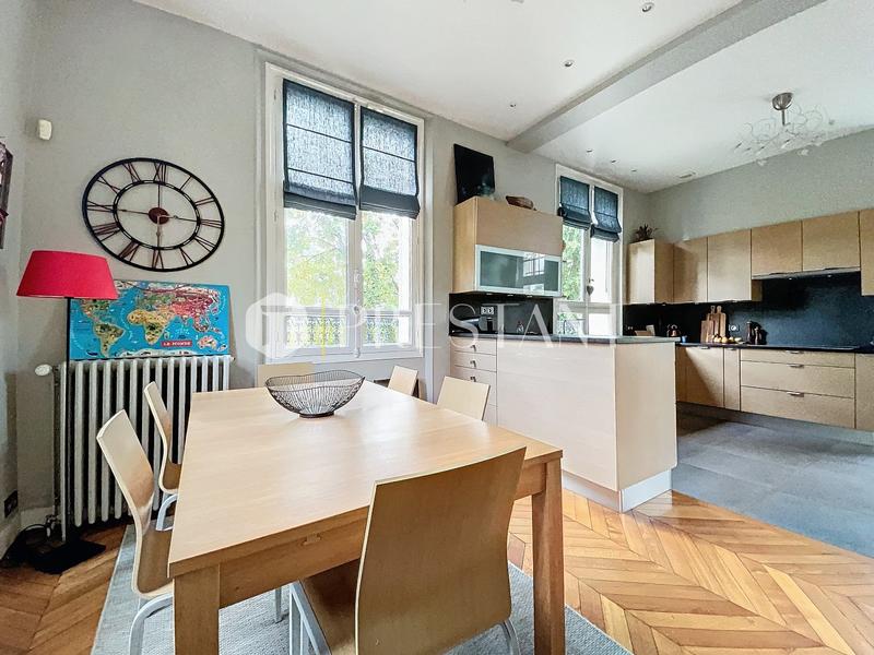 Maison - 300 m² - 9 pièces