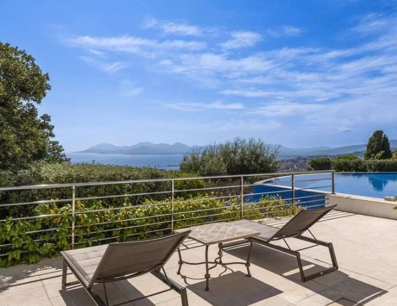 Villa - 480 m² - 9 pièces