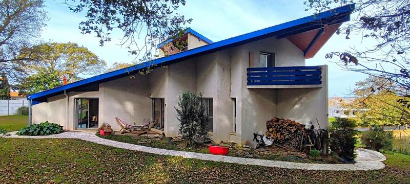 Maison - 384 m² - 11 pièces