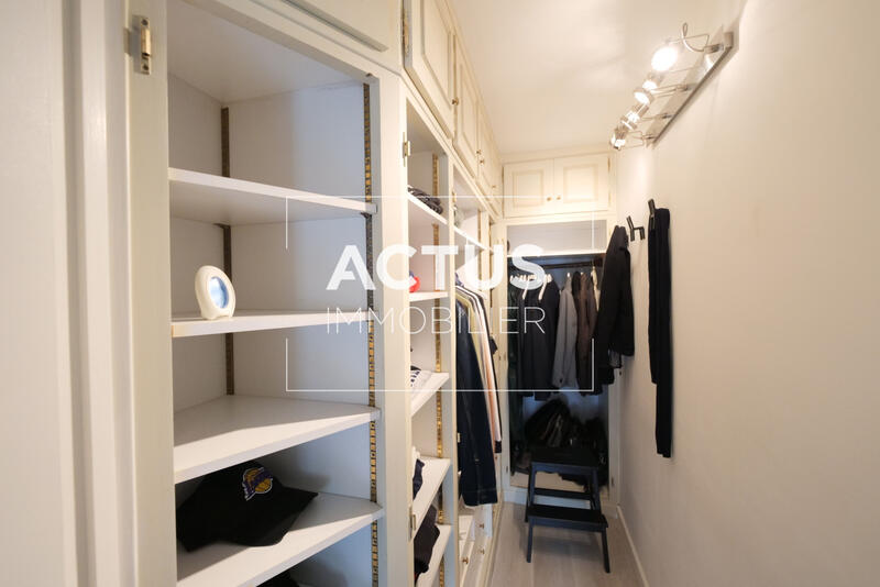 Maison - 255 m² - 8 pièces