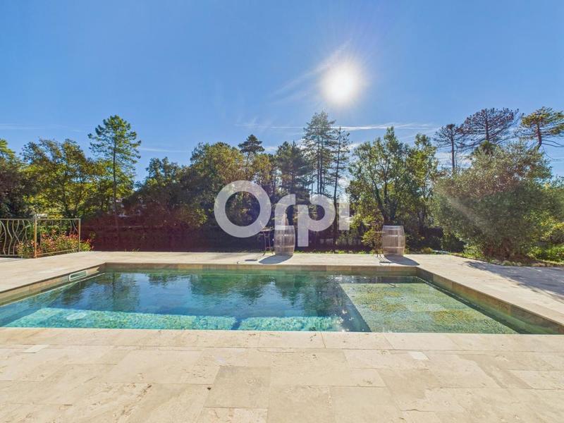 Maison - 180 m² - 5 pièces