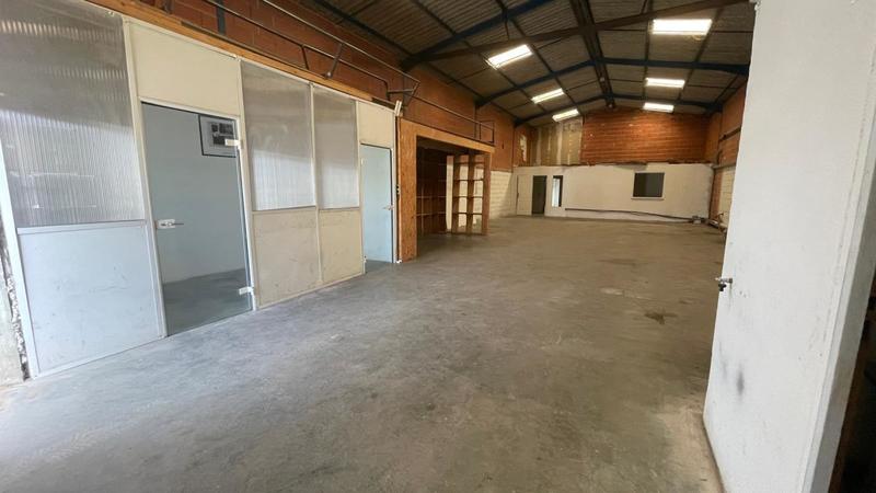 Divers - 300 m² - 4 pièces