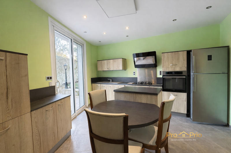 Maison - 192 m² - 11 pièces