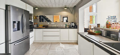 Maison - 280 m² - 8 pièces