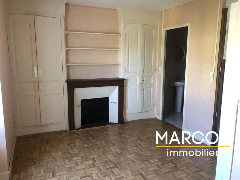 Immeuble - 196 m² - 9 pièces