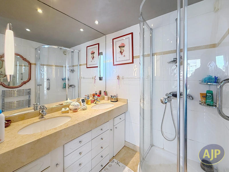 Appartement - 84 m² - 3 pièces