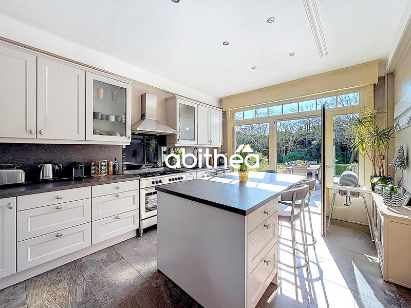 Maison - 224 m² - 6 pièces