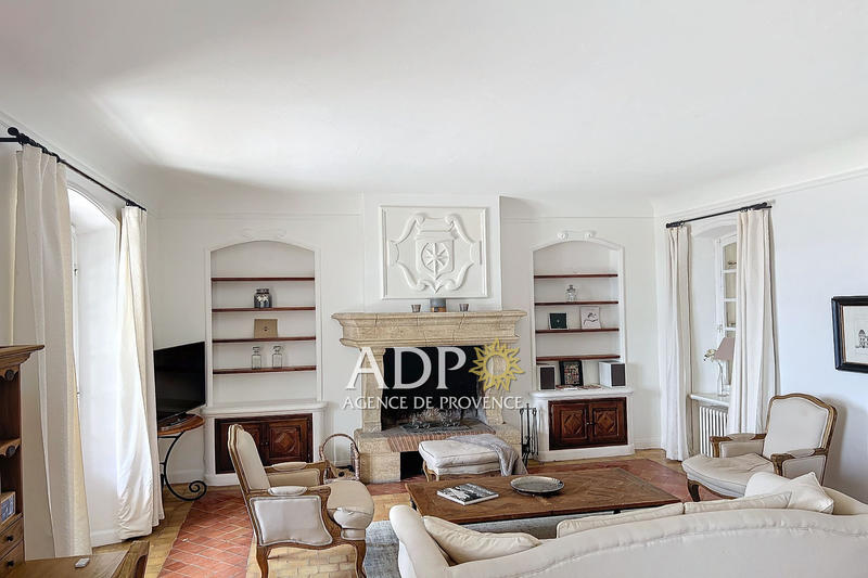 Maison - 210 m² - 6 pièces