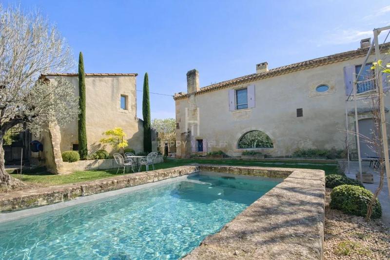 Mas - 300 m² - 8 pièces