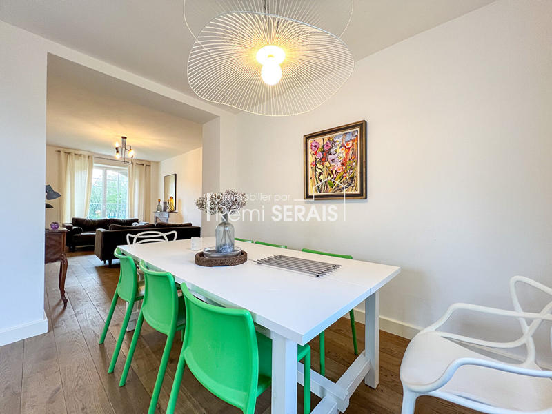 Maison - 202 m² - 9 pièces