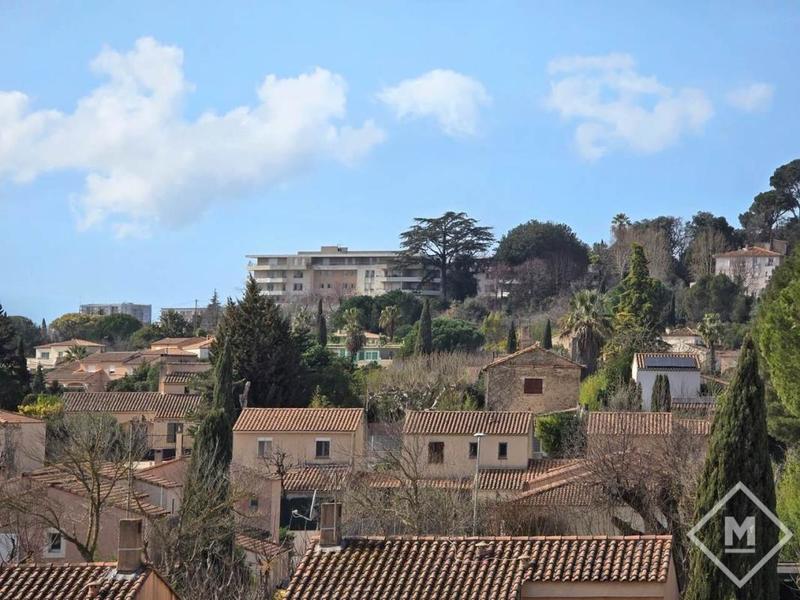 Maison - 478 m² - 8 pièces