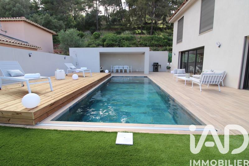 Maison - 140 m² - 5 pièces