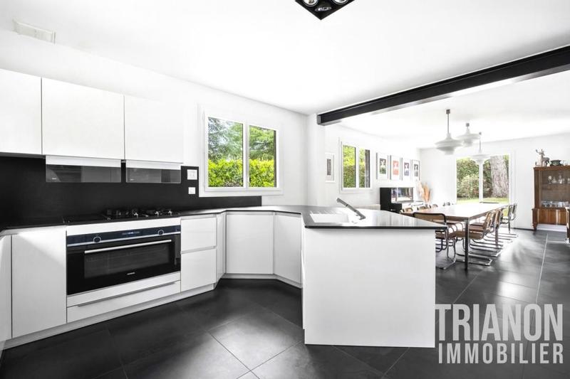 Maison - 307 m² - 10 pièces