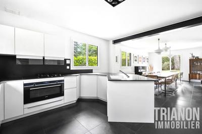 Maison - 307 m² - 10 pièces