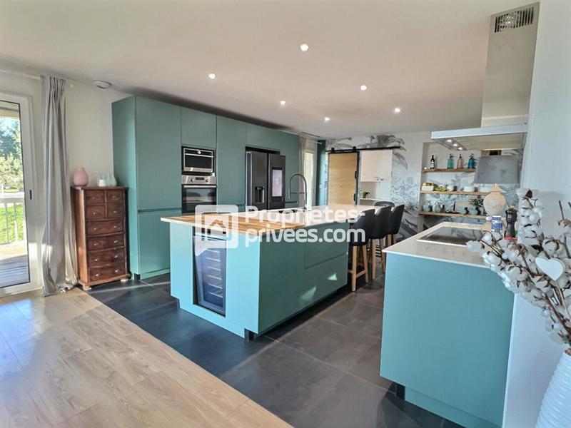 Maison - 308 m² - 9 pièces