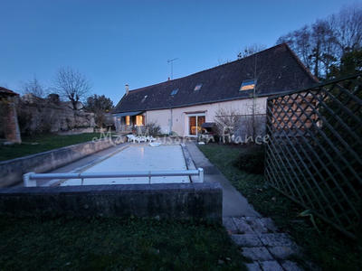 Maison - 210 m² - 9 pièces