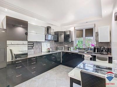 Maison - 153 m² - 7 pièces