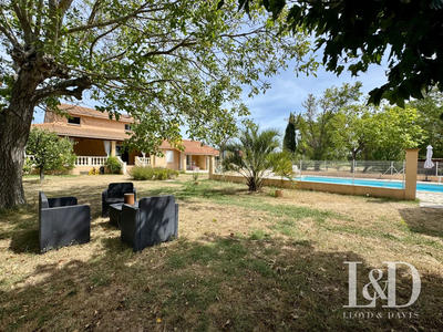 Maison - 239 m² - 8 pièces