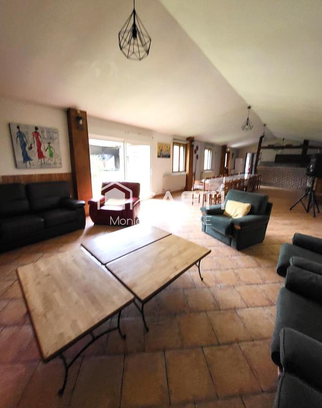 Maison - 280 m² - 9 pièces