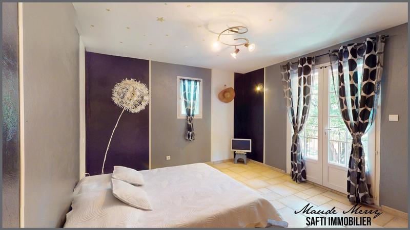 Maison - 230 m² - 6 pièces