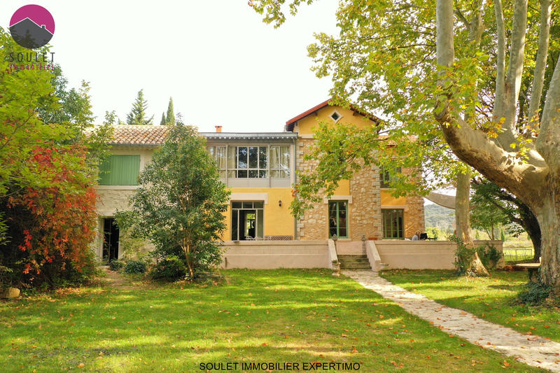 Propriété - 280 m² - 10 pièces