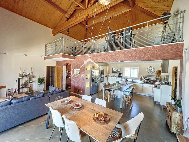 Villa - 198 m² - 6 pièces