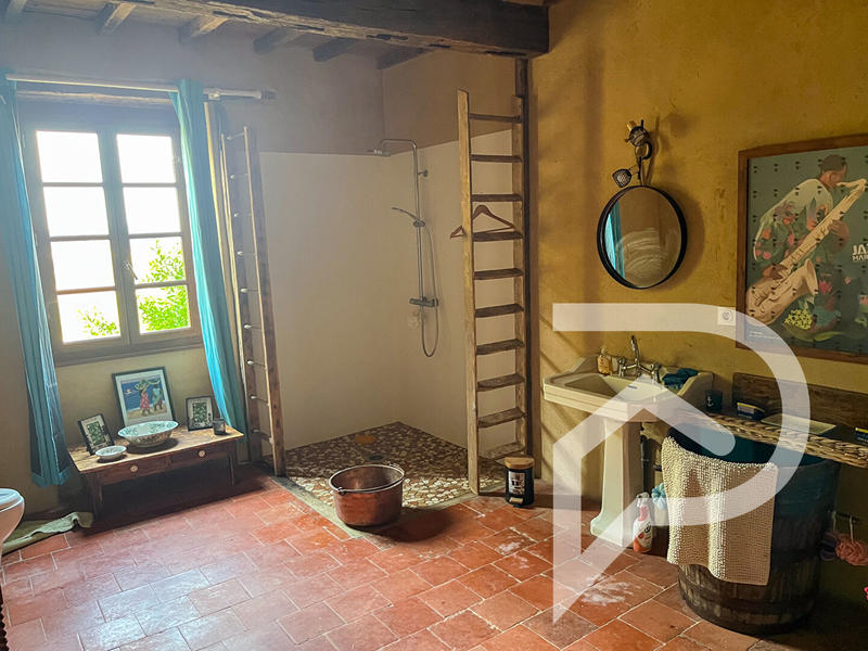 Maison - 228 m² - 7 pièces