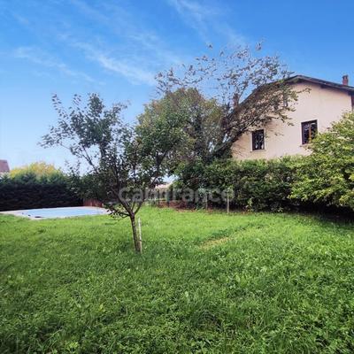 Maison - 210 m² - 10 pièces