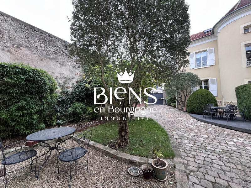 Maison ancienne - 248 m² - 10 pièces
