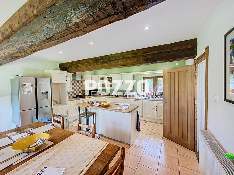 Maison - 248 m² - 6 pièces