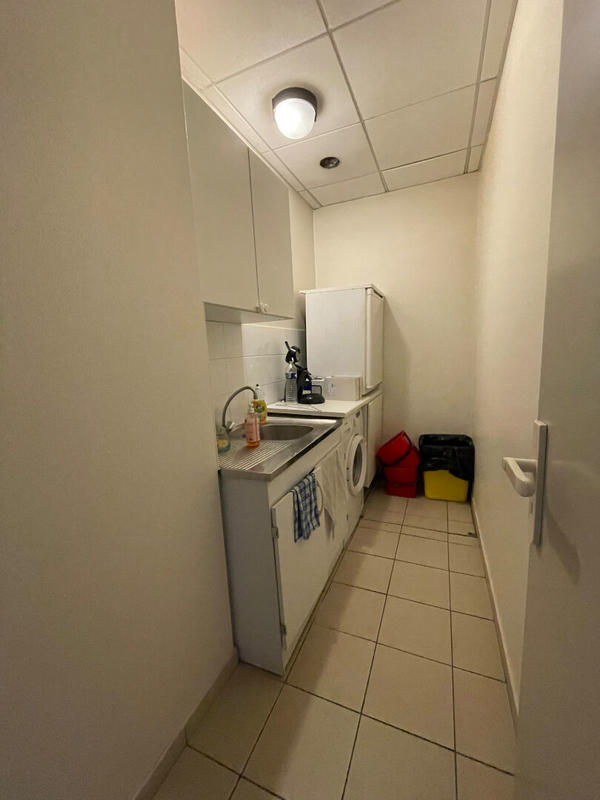 Local d'activité / Entrepôt - 216 m²