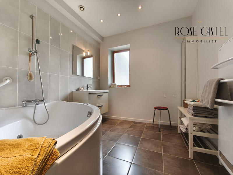 Maison - 200 m² - 7 pièces