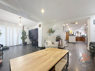 Maison - 210 m² - 8 pièces