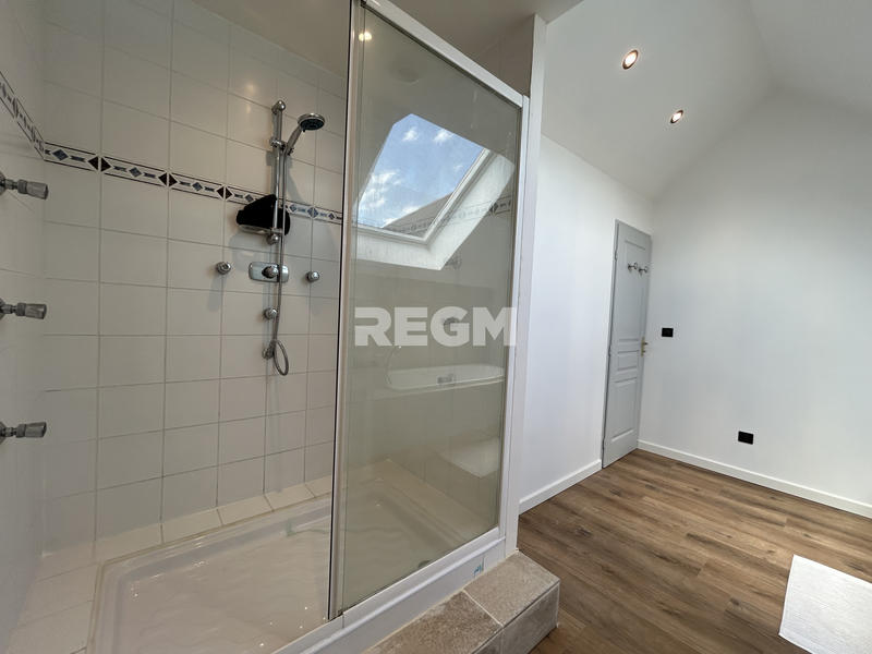 Maison - 205 m² - 7 pièces