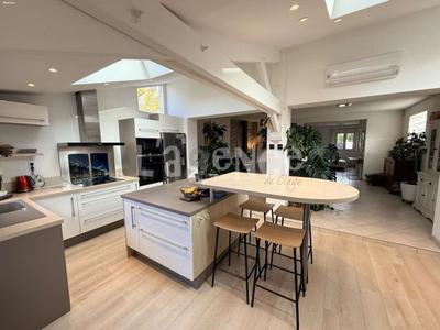 Maison - 188 m² - 8 pièces