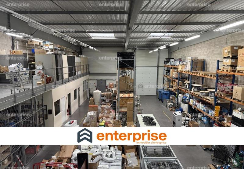 Local d'activité / Entrepôt - 940 m²