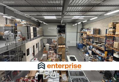 Local d'activité / Entrepôt - 940 m²