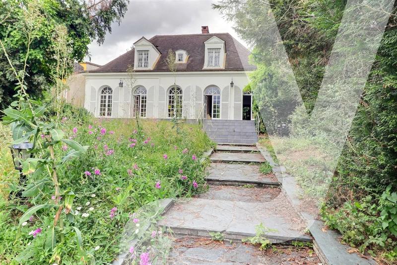 Maison de ville - 325 m² - 11 pièces