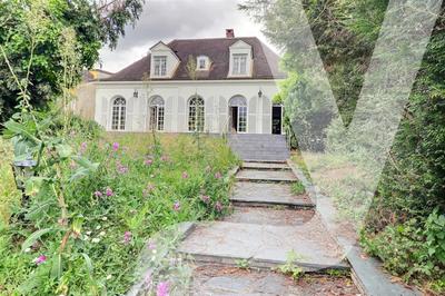 Maison de ville - 325 m² - 11 pièces