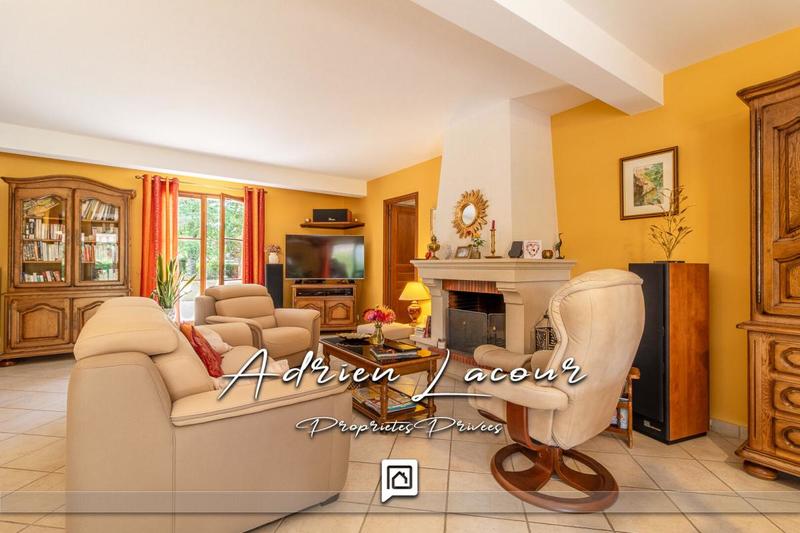 Maison - 242 m² - 10 pièces