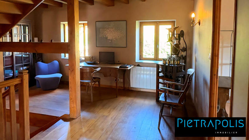 Maison - 220 m² - 6 pièces