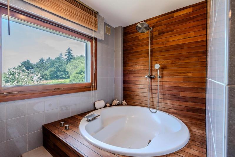 Propriété - 380 m² - 9 pièces