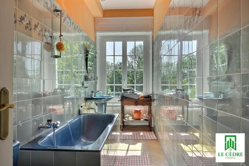 Maison - 465 m² - 15 pièces