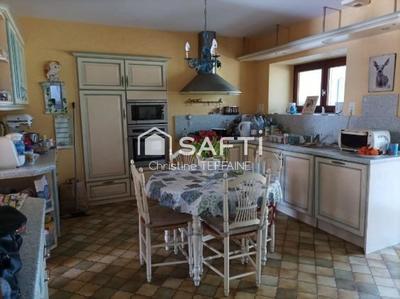 Maison - 230 m² - 10 pièces