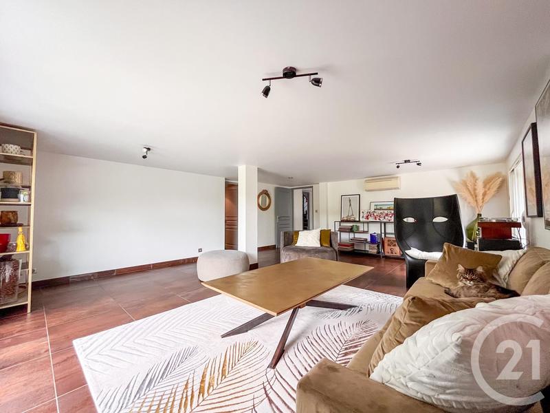 Maison - 234 m² - 6 pièces